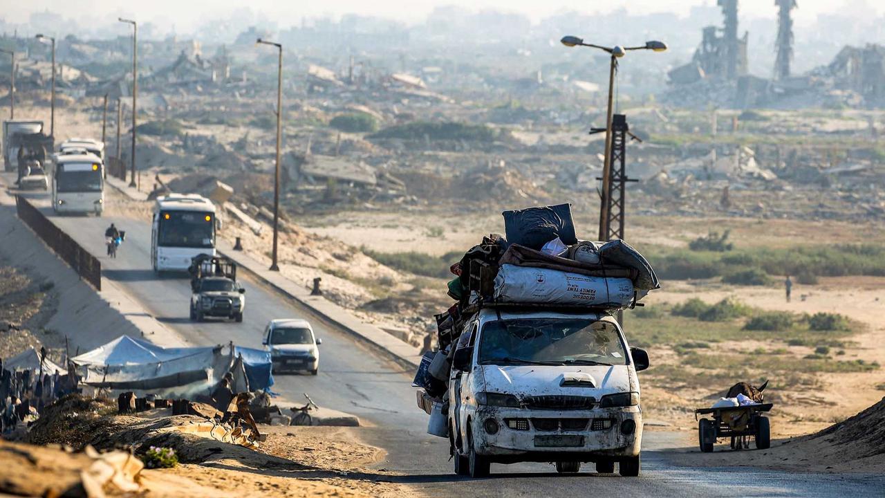 FOTO: Kota Gaza Jadi Zona Pertempuran, Warga Kembali Mengungsi