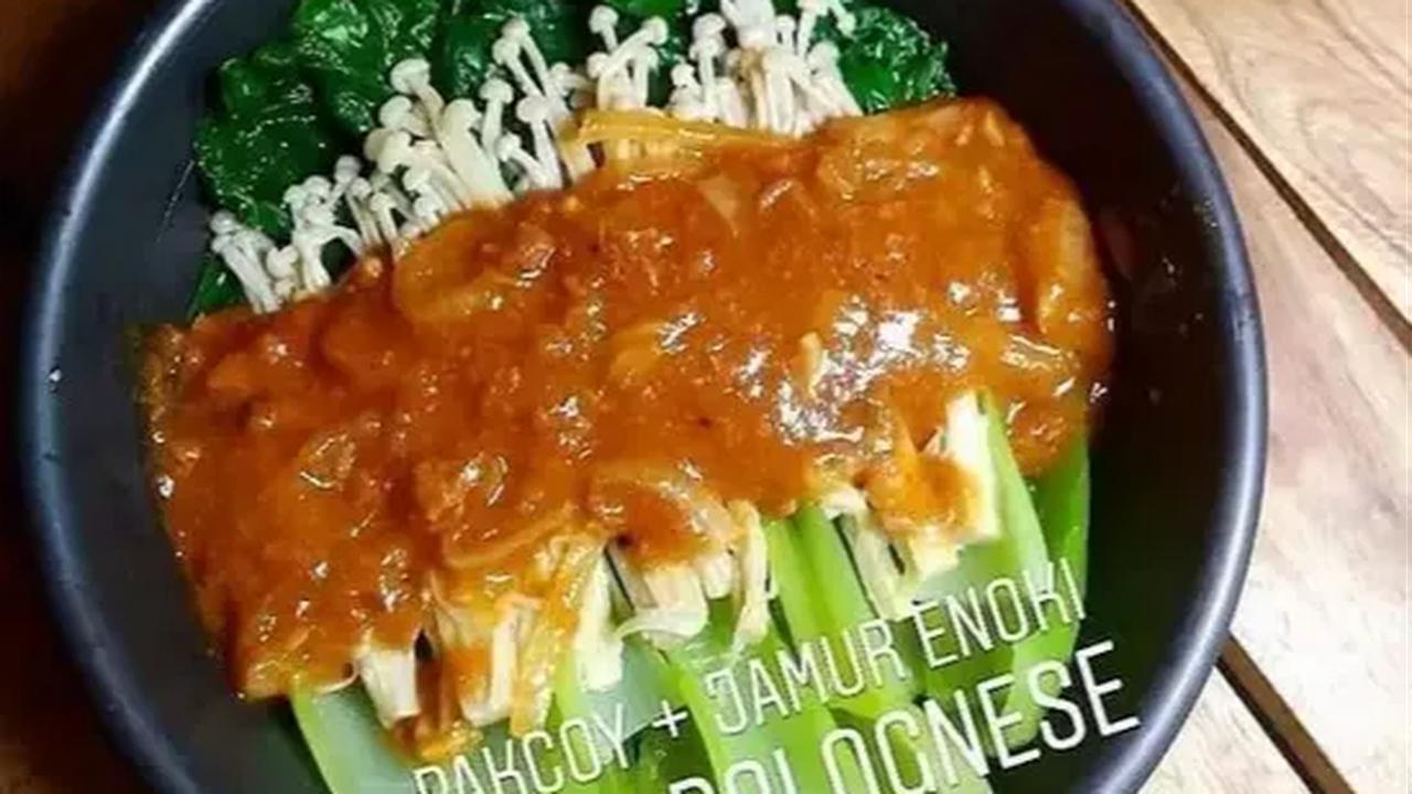 3. Resep Jamur Enoki & Pakcoy Saus Bolognese