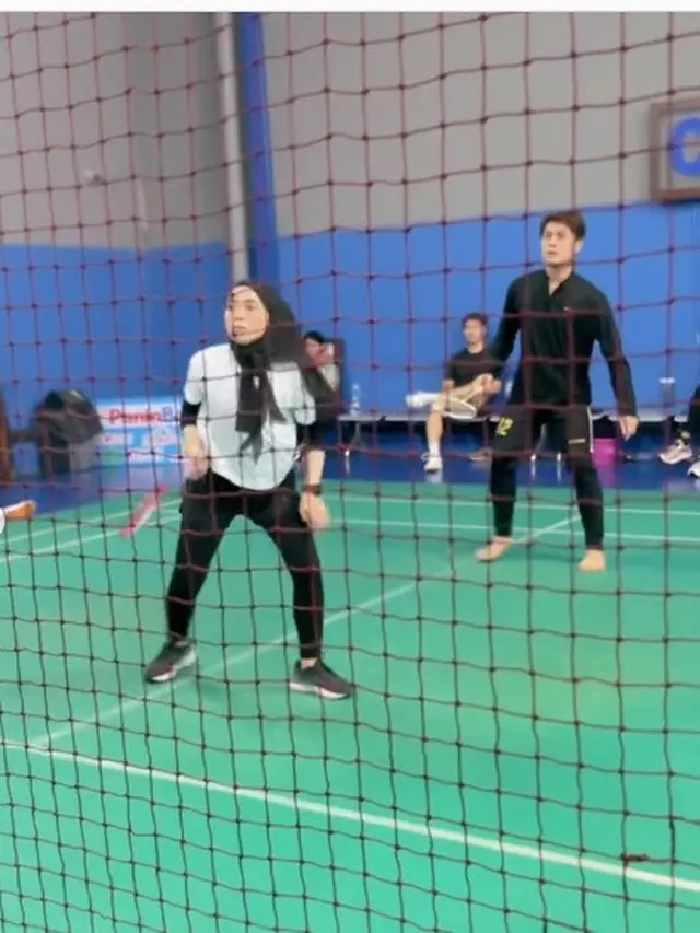 Lesti Kejora dan Rizky Billar saat main bulu tangkis (Foto: Instagram adysky99)