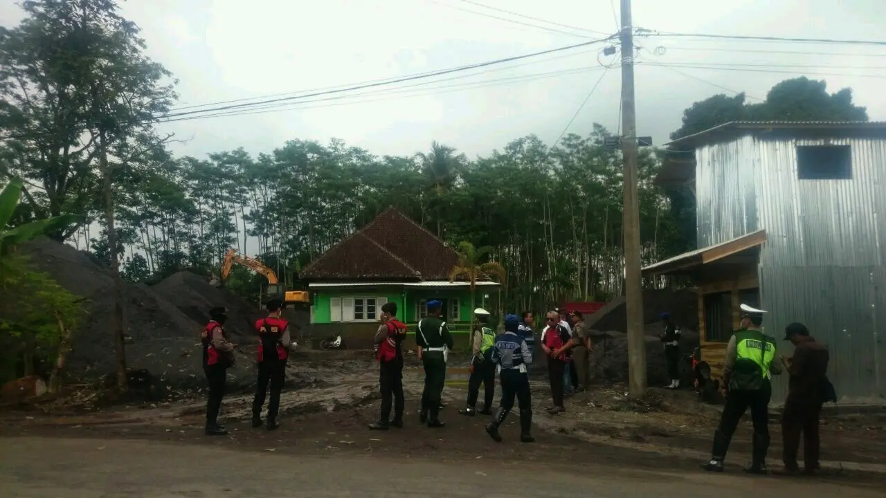 Penambangan pasir ilegal