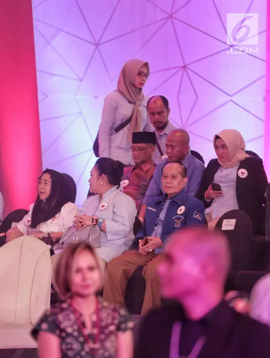 Wakil Ketua DPP Partai Gerindra, Rachmawati Soekarnoputri, Waketum Partai Berkarya Siti Hediati Hariyadi dan Waketum Partai Demokrat Syarief Hasan sebelum Debat Capres Cawapres 2019 di Hotel Bidakara, Jakarta, Kamis (17/1). (Liputan6.com/Faizal Fanani)