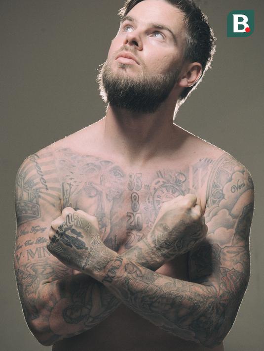 Danny Guthrie pesepakbola asal Inggris  yang pernah membela Liverpool dan Newcastle United dalam sesi foto bersama Bola.com, Sabtu (24/2/2018). Kini Danny Guthrie resmi menjadi pemain Mitra Kukar.  (Bola.com/Peksi Cahyo)