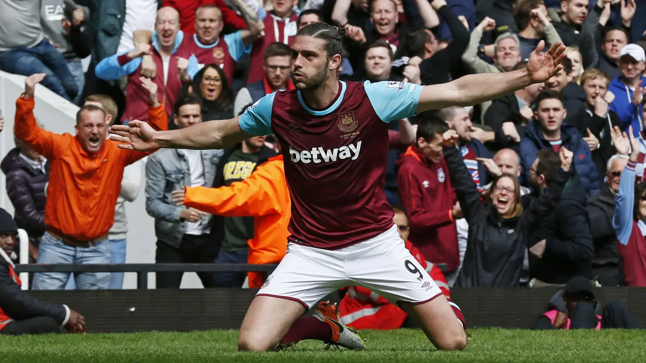 Hat-trick ke Gawang Arsenal, Carroll Pemain Terbaik Pekan Ini