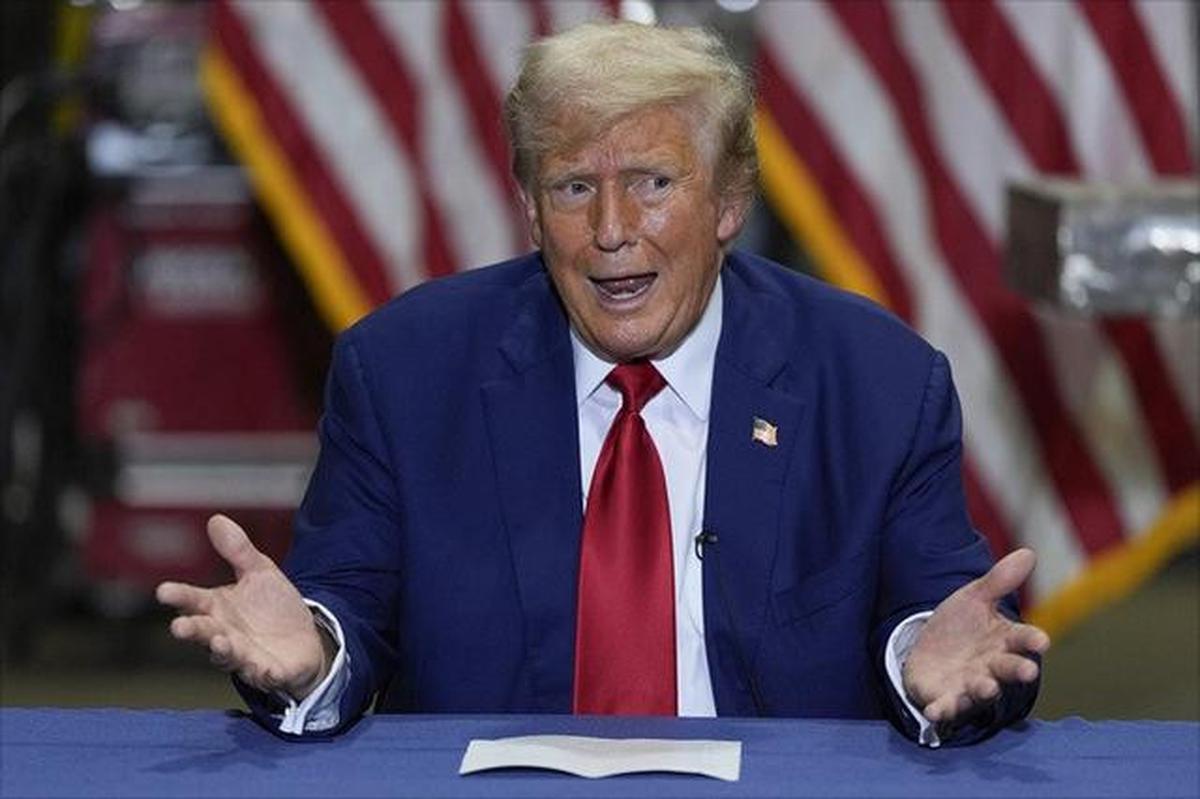 Donald Trump Sebut AS Bakal Ambil Uranium Iran Jika Kesepakatan Tercapai