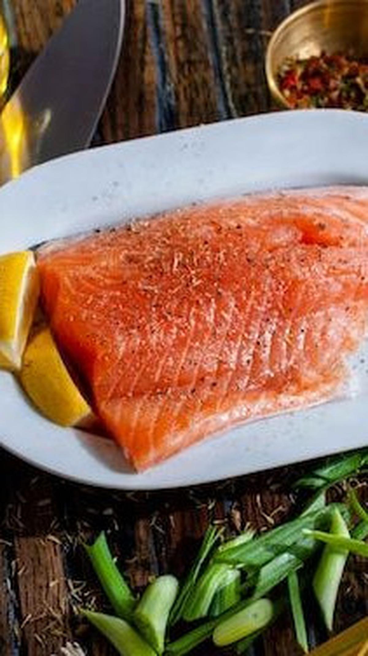 5. Resep Salmon Panggang<br>