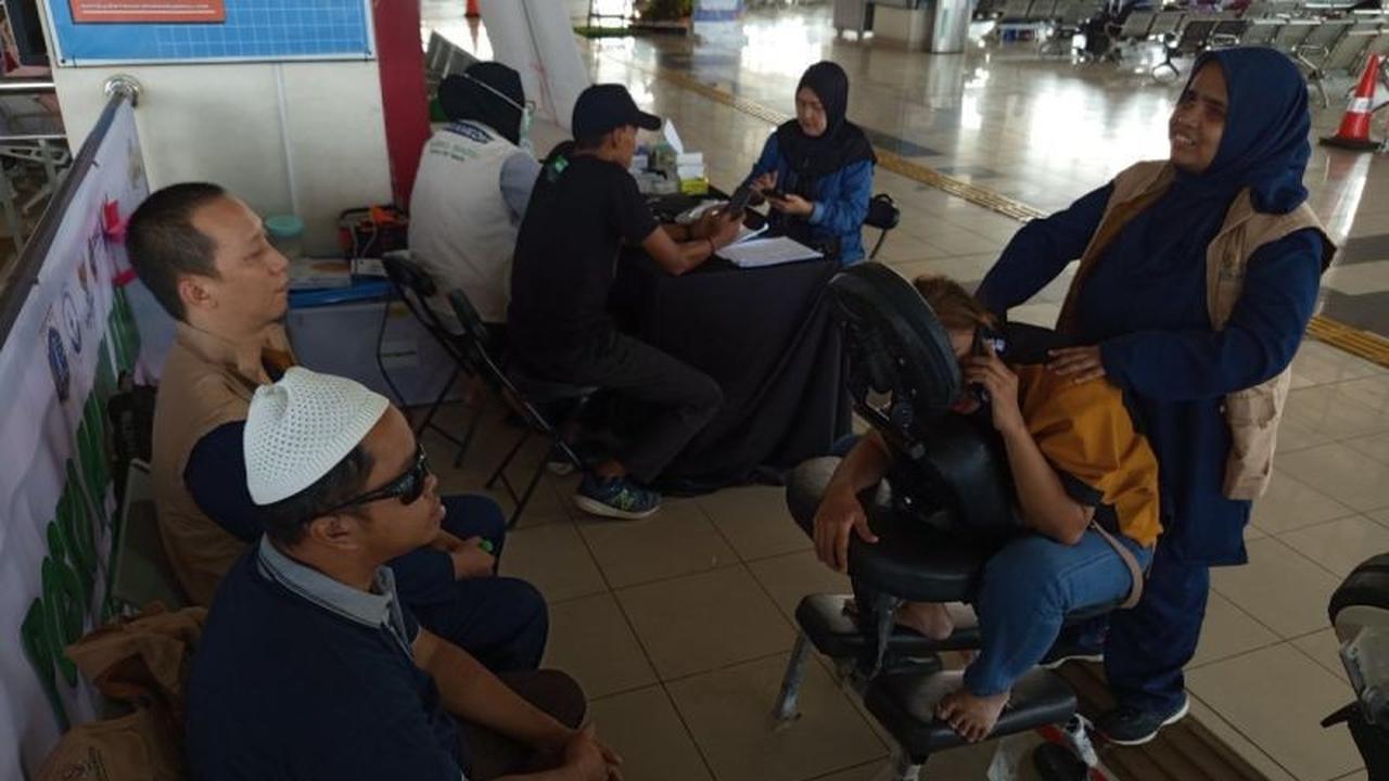 Terapis Tunanetra Layani Pemudik di TTPG, Berikan Pijat Gratis Jelang Lebaran 2026