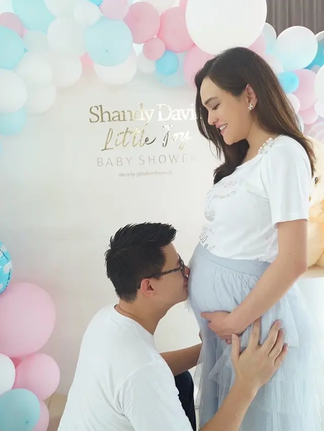 Shandy Aulia dan suami. (Foto: Instagram @shandyaulia)