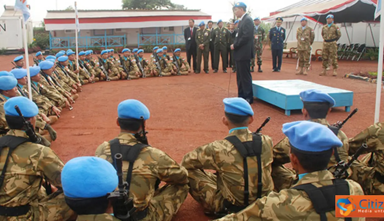 Citizen6, Kongo: Wamenhan RI Sjafrie Sjamsoeddin, mengunjungi prajurit TNI yang tergabung dalam Satgas Zeni TNI Kontingen Garuda XX-I/Monusco yang tengah melaksanakan tugas misi perdamaian PBB. (Pengirim: Badarudin Bakri)