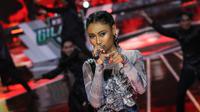 Penampilan Novia Bachmid saat Konser Gila Bola 2022 di Studio 5 Indosiar, Daan Mogot, Jakarta, Kamis (17/11/2022). (Bola.com/Bagaskara Lazuardi)
