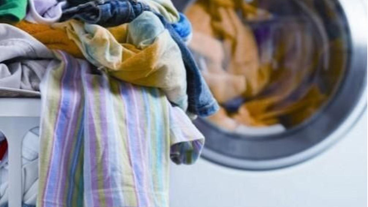 Cara Cerdas Mengatasi Pakaian Berjamur di Musim Hujan: 8 Tips Praktis dan Terbukti Ampuh
