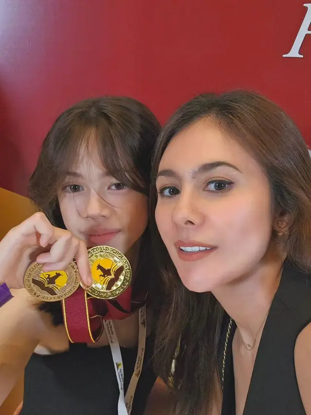 7 Potret London Abigail, anak Wulan Guritno yang Raih Medali Emas World Scholar's Cup