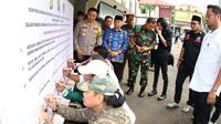 Sejumlah pengurus organisasi masyarakat (ormas) deklarasi dan berkomitmen untuk menjaga kondusivitas di wilayah Kota Depok, Selasa (20/5/2025).&nbsp;(Dokumen Polres Metro Depok)