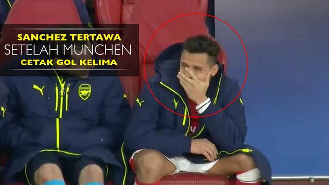 Alexis Sanchez Tertawa Di Bench Saat Arsenal Kalah 1 5 Video Bola Com