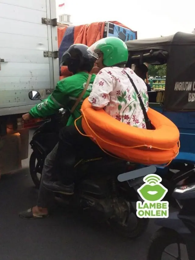 7 Momen Ngakak Penumpang Maksa Naik Ojek Online