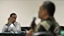 Muhtar Ependi mendengarkan keterangan saksi saat menjalani sidang lanjutan di Pengadilan Tipikor, Jakarta, Kamis (15/1/2015). (Liputan6.com/Miftahul Hayat)