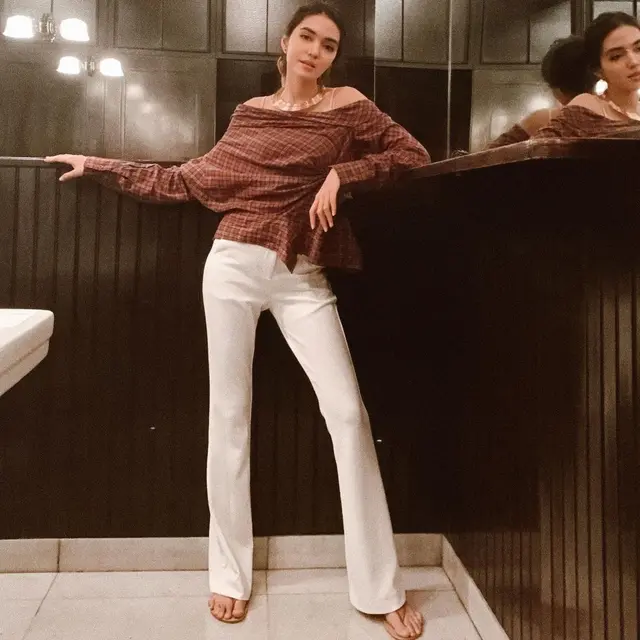 Pesona Anastasia Herzigova Istri Ge Pamungkas yang Curi Perhatian. (Sumber: Instagram/kykuu)