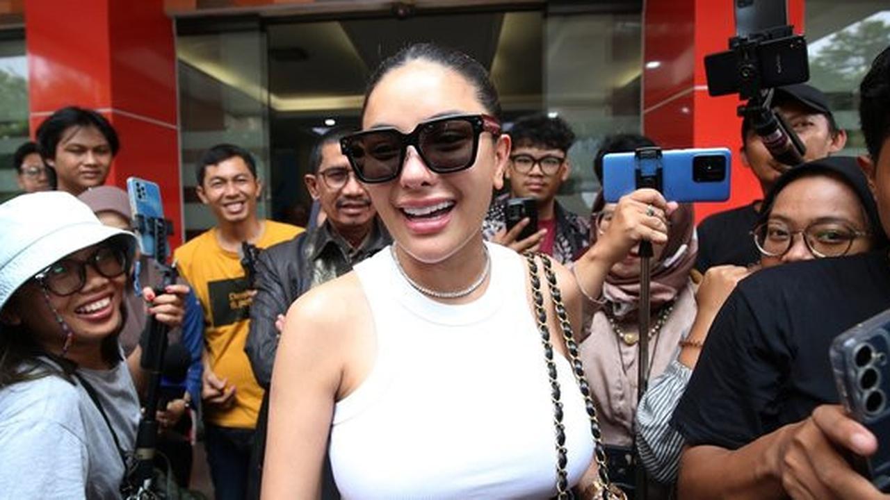 Senyum Nikita Mirzani Datangi Polres Metro Jaksel Penuhi Panggilan Polisi untuk Kasus Lolly: Memang Ada Unsur Pidananya