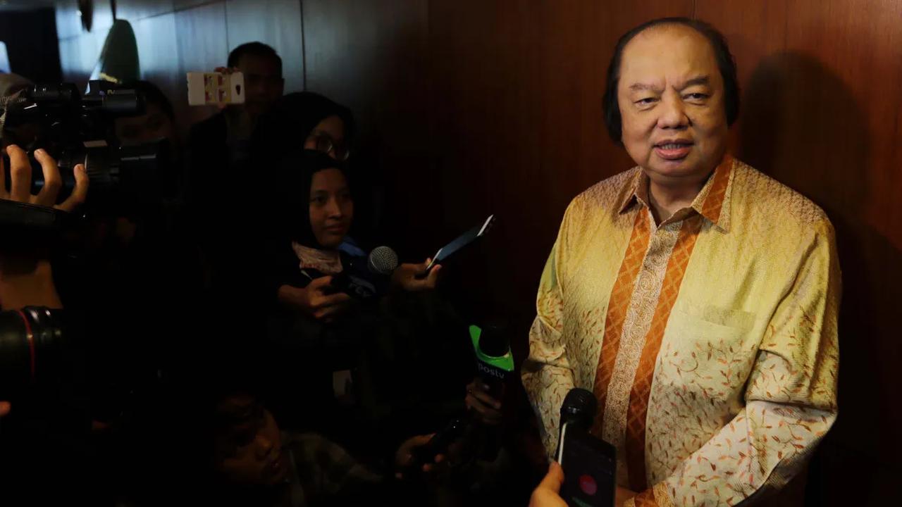 Berdasarkan data Forbes, Tahir merupakan orang terkaya ke-10 di Indonesia.
