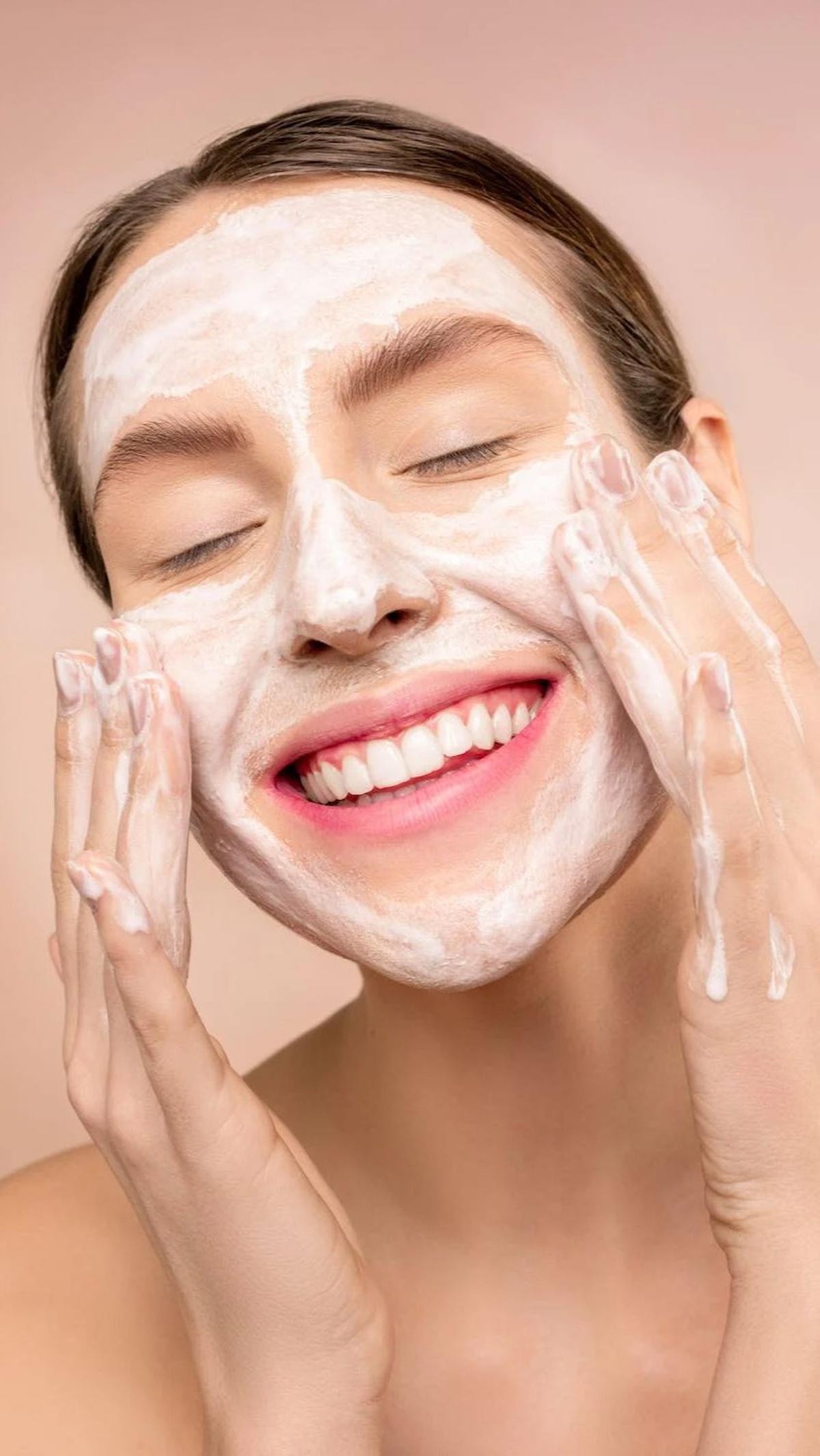 Langkah 5: Selalu Cuci Wajah Setelah Menggunakan Micellar Water