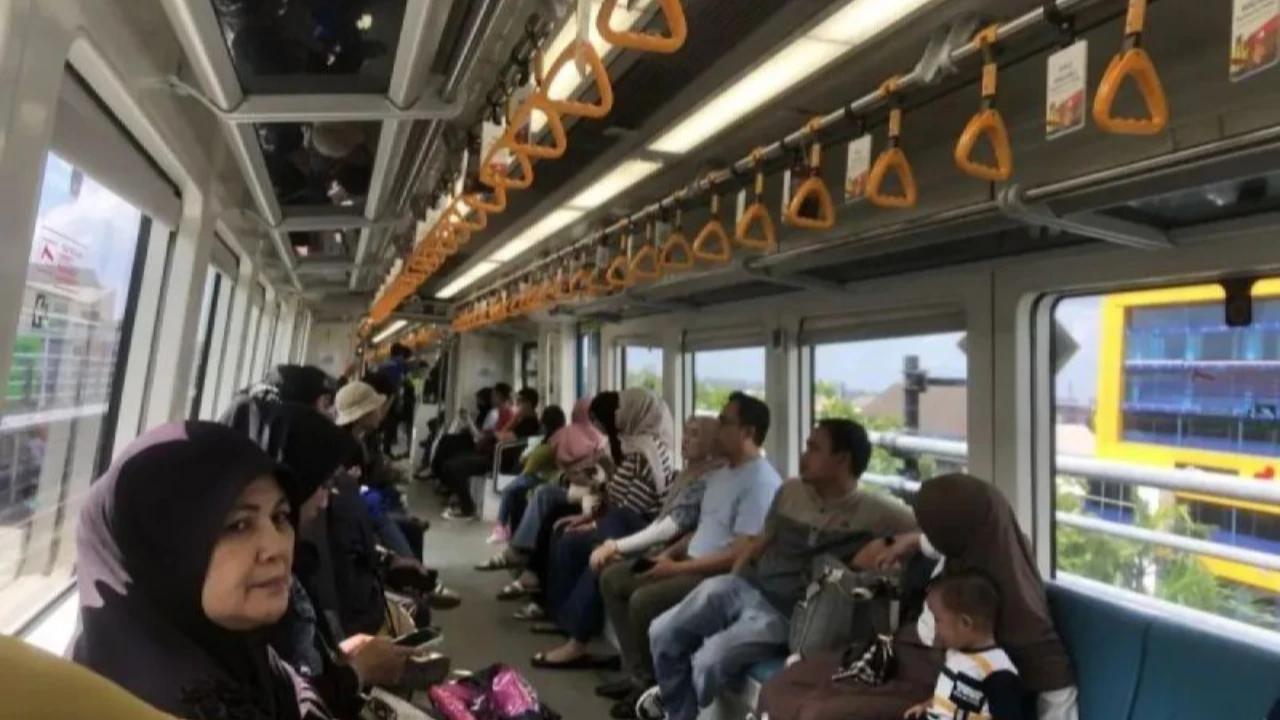 Naik LRT Sumsel Saat Magrib? Ini Makanan yang Diizinkan untuk Berbuka Puasa