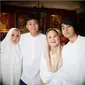 Pakai Hijab Syariah di Ultah Ibunda, Yuni Shara Panen Pujian. (dok.Instagram @yunishara36/https://www.instagram.com/p/CGJJohdJR3H/Henry)