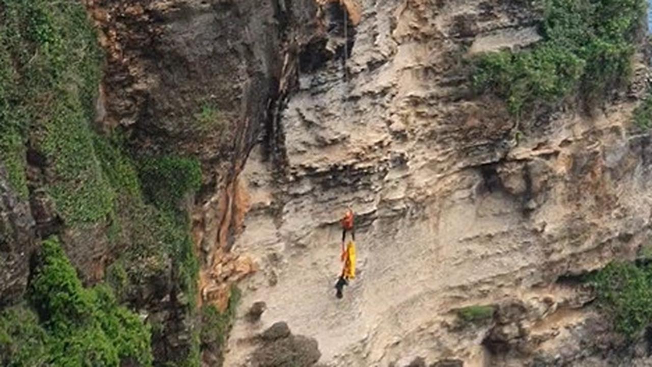 Menegangkan, Detik-Detik Evakuasi WNA Ditemukan Tewas di Bawah Tebing Uluwatu Bali