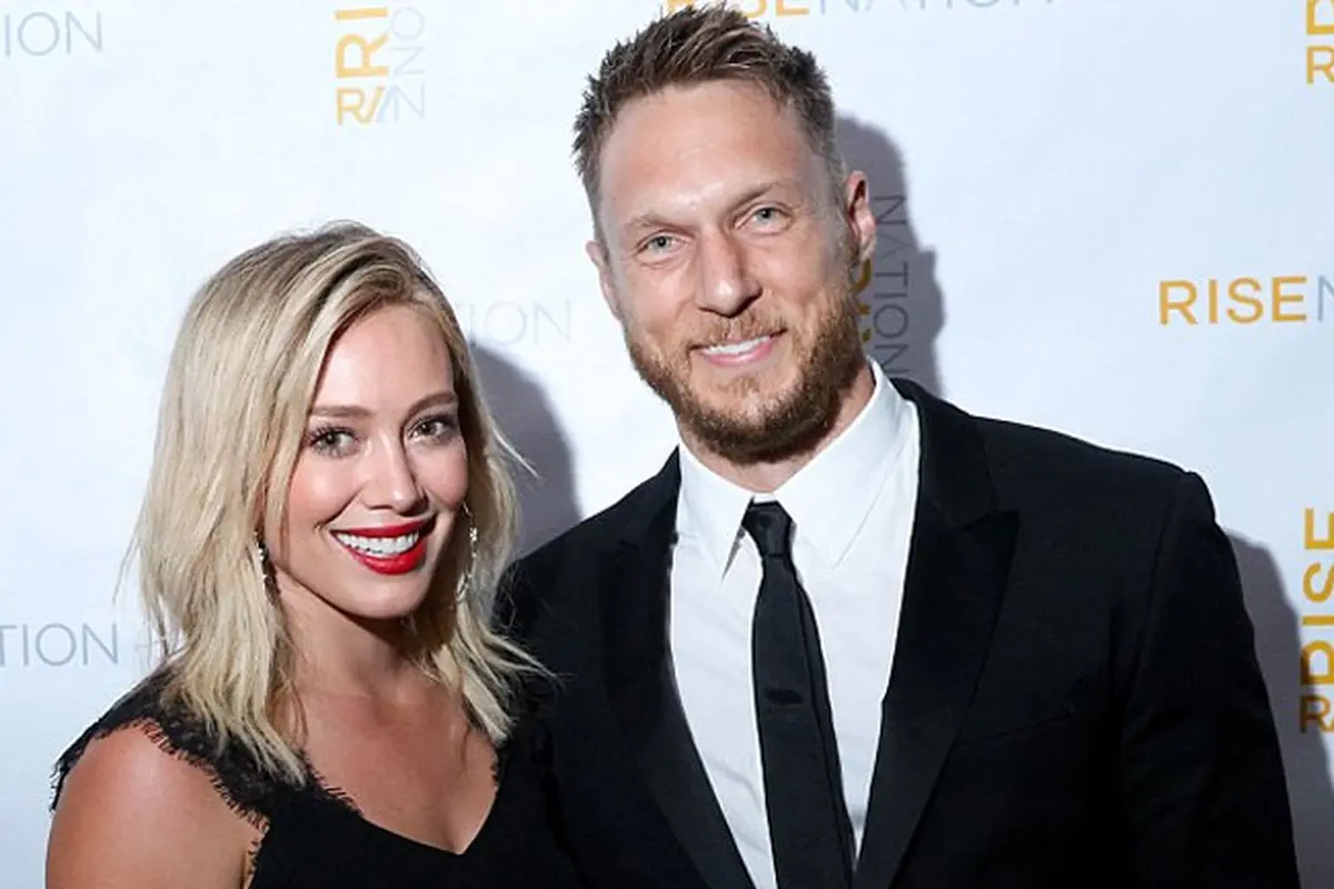 [Bintang] Hilary Duff dan Jason Walsh