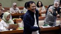 Menteri Kesehatan, dr Terawan Agus Putranto bersiap mengikuti rapat kerja bersama Komisi IX DPR RI di Kompleks Parlemen, Senayan, Jakarta, Senin (3/2/2020). Rapat kerja itu membahas penanganan virus corona di Indonesia. (Liputan6.com/Johan Tallo)