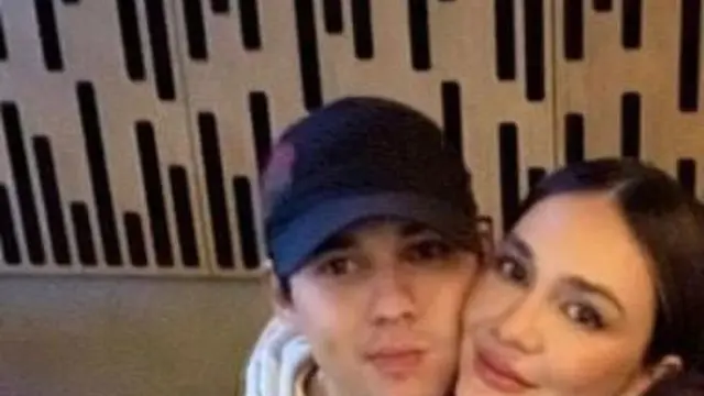 Momen Luna Maya dan Maxime Bouttier saat nonton konser Yovie Widianto