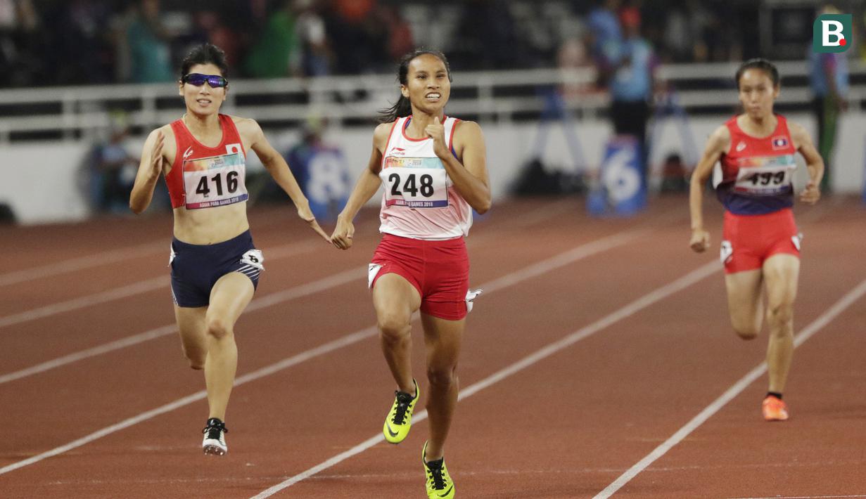 Pelari Indonesia, Ni Made Arianti, saat beraksi di nomor lari 100M T13 pada Asian Para Games di SUGBK, Jakarta, Rabu (10/10/2018). Indonesia meraih memborong tiga mendali. (Bola.com/M Iqbal Ichsan)