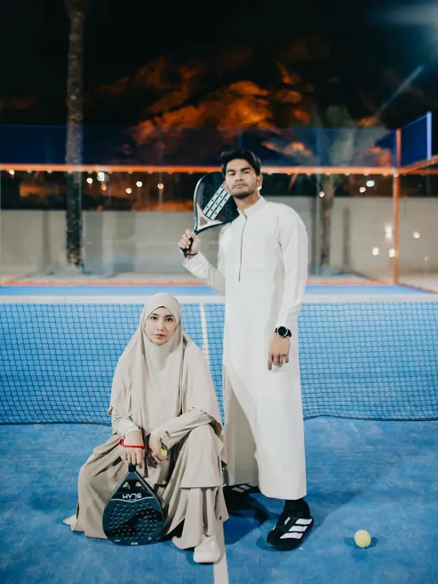 Gaya Syar’i Tyas Mirasih Main Padel, Tetap Sporty dan Kompak Bareng Suami