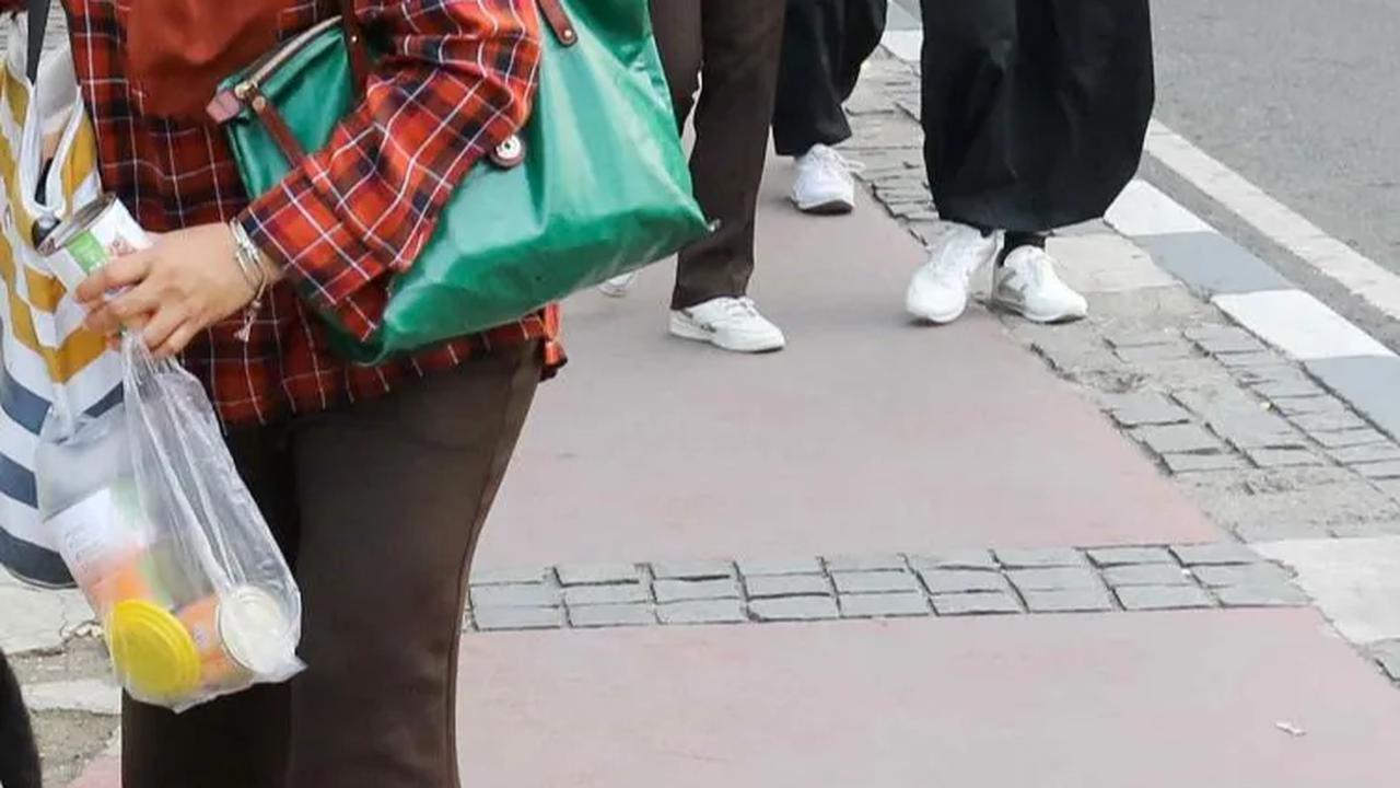 Kenaikan UMP 2024 ini juga memiliki tujuan untuk menjaga para pekerja agar tidak terjebak ke dalam kemiskinan akibat upah murah. (Liputan6.com/Herman Zakharia)
