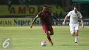 Meski hanya pertandingan internal AS Roma Tim Merah versus Tim Putih, penonton tetap antusias hingga akhir pertandingan, SUGBK, Jakarta, Sabtu (25/7/2015). (Liputan6.com/Herman Zakharia)