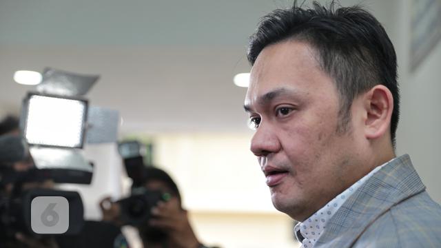[Bintang] Banyak Pengacara Pamer Kekayaan, Ini Saran Farhat Abbas