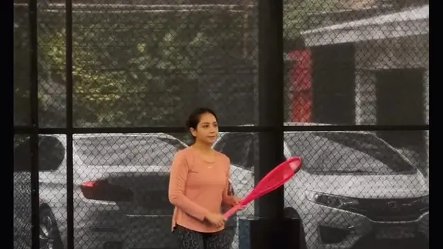 Potret Raffi Ahmad dan Nagita Slavina Latihan Tennis Bareng. (instagram/raffinagita1717)