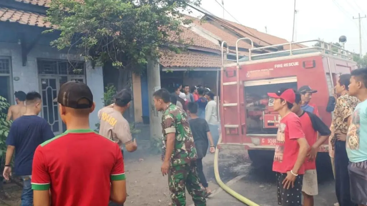 Di Pemalang, seorang pria pengidap gangguan jiwa tewas terbakar dalam kondisi terpasung bersama dengan terbakarnya rumah. (Foto: Liputan6.com/Polres Pemalang/Muhamad Ridlo)