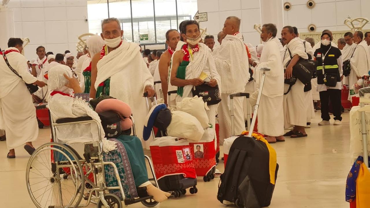 Jemaah haji lanjut usia atau jemaah haji lansia asal Indonesia menjadi perhatian serius para Petugas Penyelenggaraan Ibadah Haji (PPIH) Arab Saudi.
