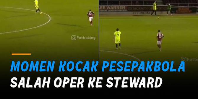VIDEO: Momen Kocak Pesepakbola Salah Oper ke Steward, Ini Penyebabnya