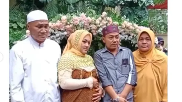 20 Tahun Menanti Kehamilan, Momen 7 Bulanan Pasangan Ini Banjir Air Mata