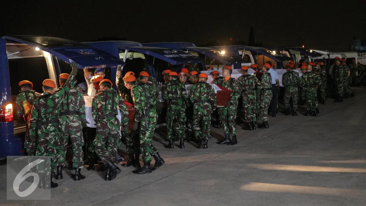 20150701-Upacara Penerimaan Jenazah Korban Hercules-Jakarta-Jokowi