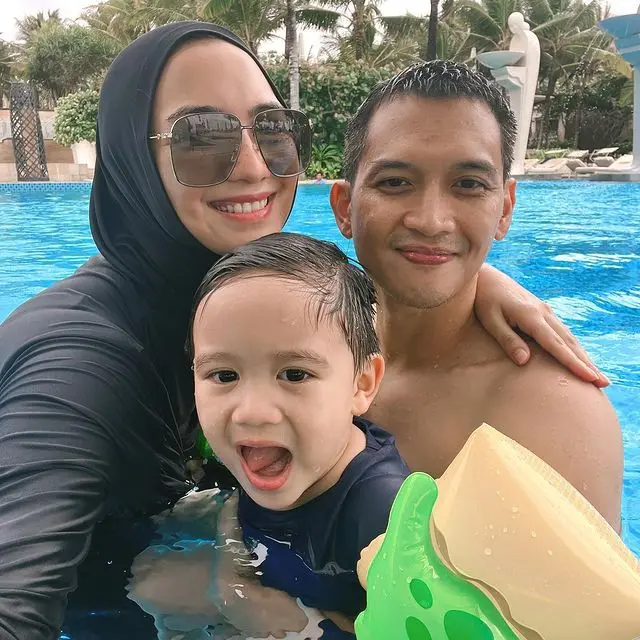 Pamer Kehangatan Keluarga, Ini 6 Potret Liburan Rezky Aditya dan Citra Kirana di Bali