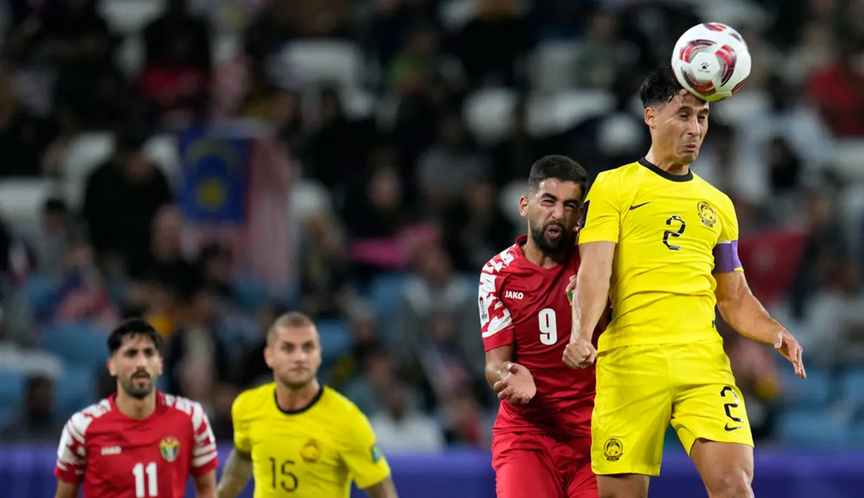Setelah gol Al-Tamari sempat dianulir VAR, Yordania akhirnya benar-benar memperbesar keunggulan menjadi 3-0 berkat gol kedua Al-Mardi di menit ke-32. Skor 3-0 untuk Yordania bertahan hingga turun minum. (AP Photo/Aijaz Rahi)