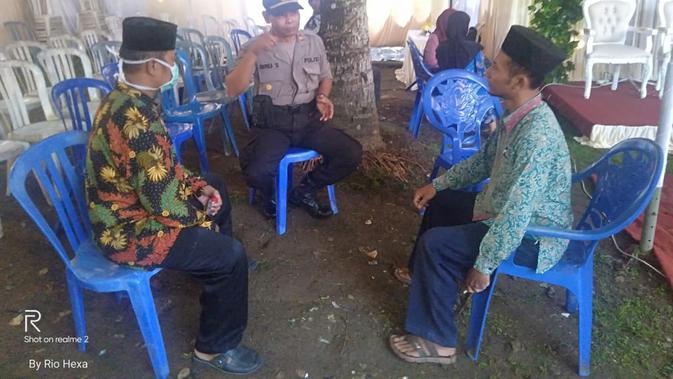 Dua keluarga di Kebumen legowo menunda resepsi pernikahan meski teratak sudah terpasang. (Foto: LIputan6.com/Polres Kebumen/Galoeh Widura)