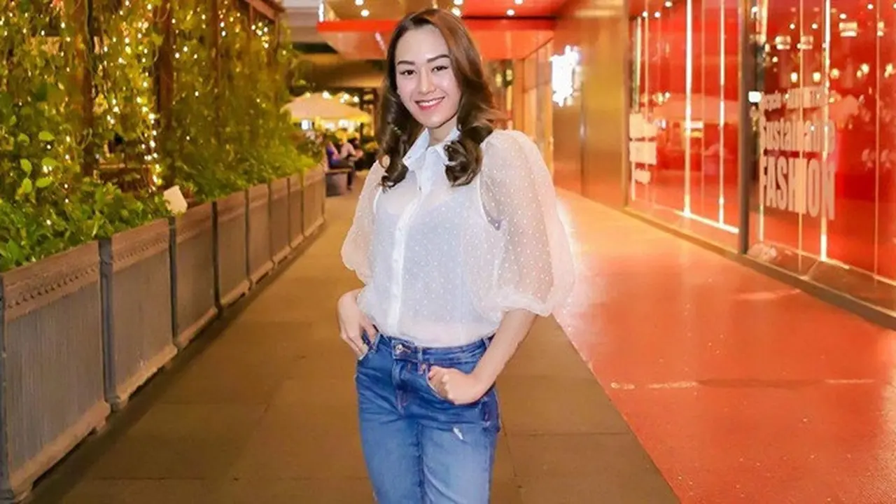 7 Gaya Kasual Rizuka Amor, DJ Cantik Pemeran Renata di Samudra Cinta