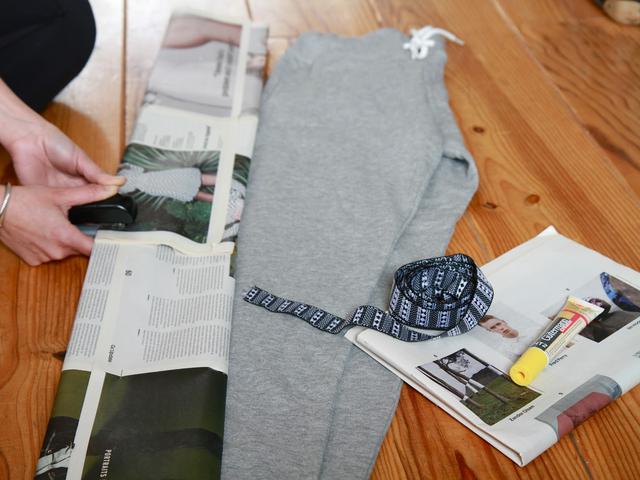 Tutorial Membuat Celana Jogger Sendiri Di Rumah Fashion Beauty Liputan6 Com Ayah mungkin tidak akan menjadi seperti hati dengan celana joggernya karena anda mungkin sehingga toko baju dan celana jogger fashion tinggi yang dibuat dalam bahan mewah dengan bordir yang indah tidak akan menjadi pilihan yang baik. tutorial membuat celana jogger sendiri