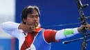 <p>Atlet panahan putra Indonesia, Arif Dwi Pangestu membidik sasaran saat menghadapi wakil Chinese Taipei, Chih Chun Tan pada babak 64 besar nomor individual putra Olimpiade Paris 2024 di Les Invalides Arena, Paris, Selasa (30/7/2024). Arif Dwi Pangestu kalah 1-7. (Dok. NOC Indonesia/Naif Muhammad Al'as)</p>