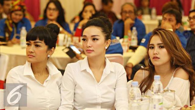 Zaskia Gotik dan Ayu Ting Ting Akting Bareng, Impian Julia 