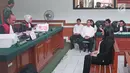 Penyanyi Vicky Shu memberikan kesaksian pada sidang kasus penipuan First Travel di Pengadilan Negeri Depok, Rabu (14/3). Vicky Shu menjadi salah satu artis yang turut mempromosikan First Travel melalui media sosial. (Liputan6.com/Herman Zakharia)
