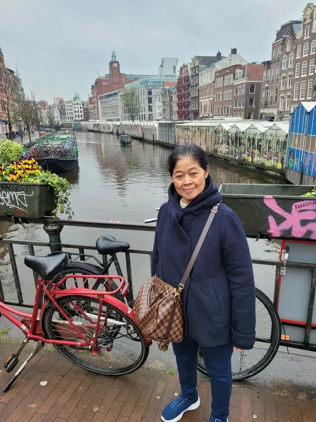 Gracia Indri ajak sang ibu keliling Amsterdam