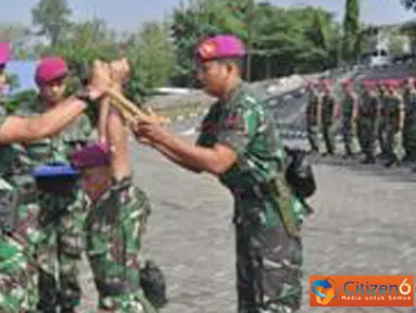 Citizen6, Surabaya: Sustih Dikko Angkatan ke -16 tahun 2012, ditutup langsung oleh Dankodikmar Kolonel Marinir Hasanudin, di Lapangan Apel Pusdikif Marinir Kesatrian Kodikmar Gunungsari Surabaya, Jumat, (27/7) .(Pengirim: Penkobangdikal).